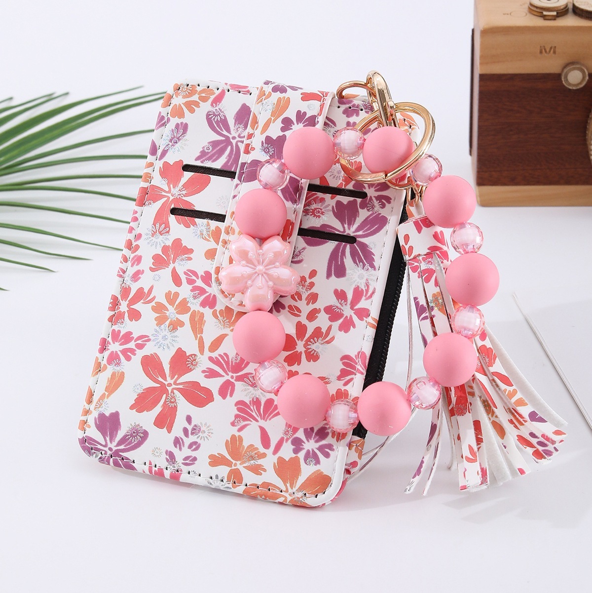 Popular ultra-thin, high-end silicone beaded bracelets, pendants, printed wallets, card holders, document holders, and flower pendants in Europe and America