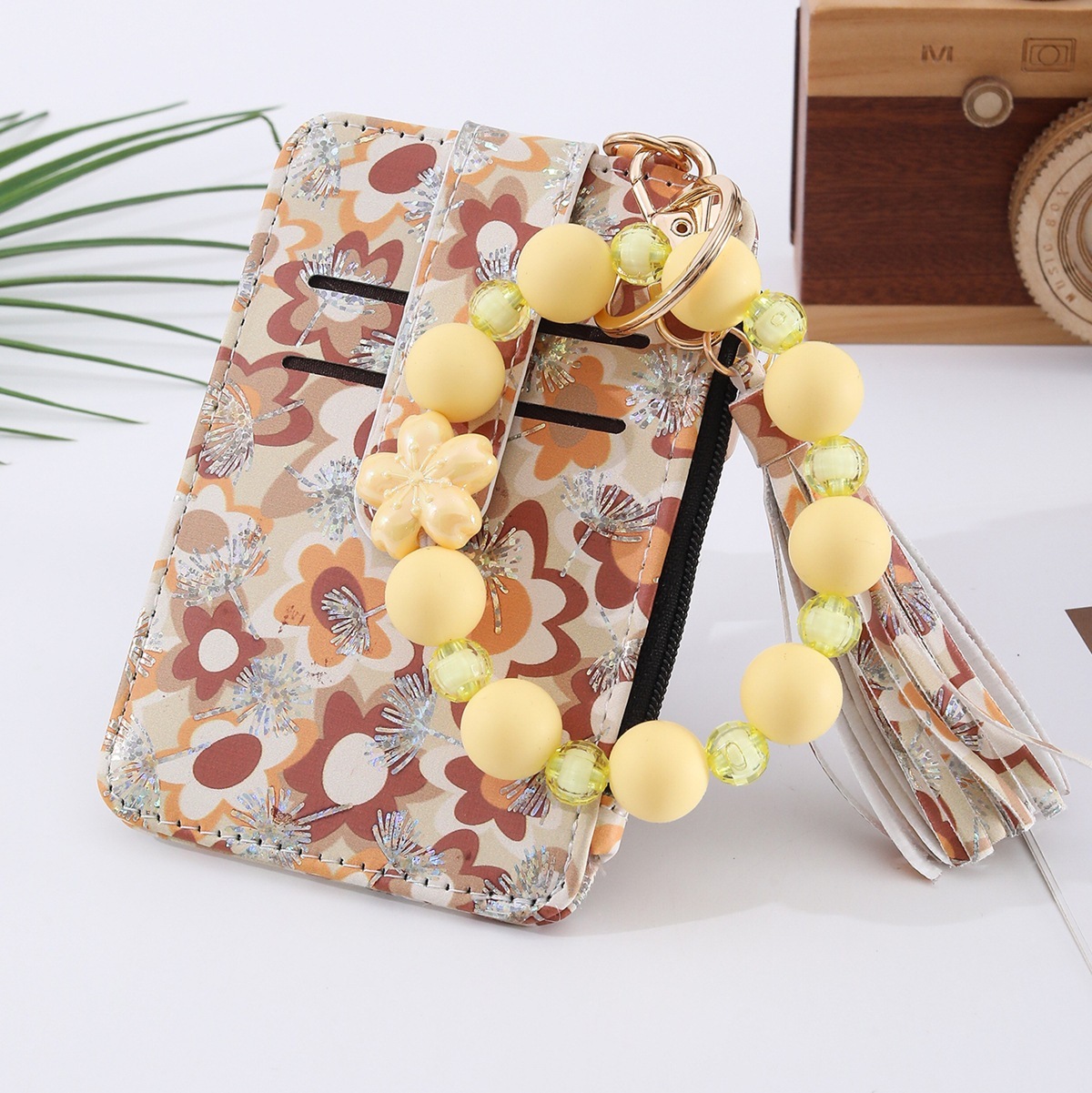 Popular ultra-thin, high-end silicone beaded bracelets, pendants, printed wallets, card holders, document holders, and flower pendants in Europe and America