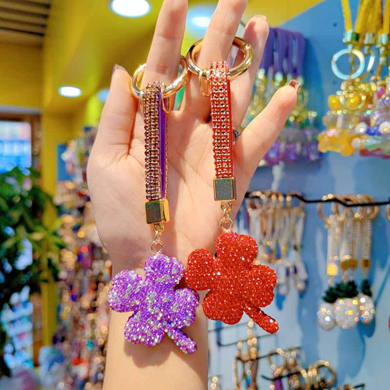 Clay full-diamond four-leaf clover car chain ring keychain pendant couple bag charm small gift wholesale