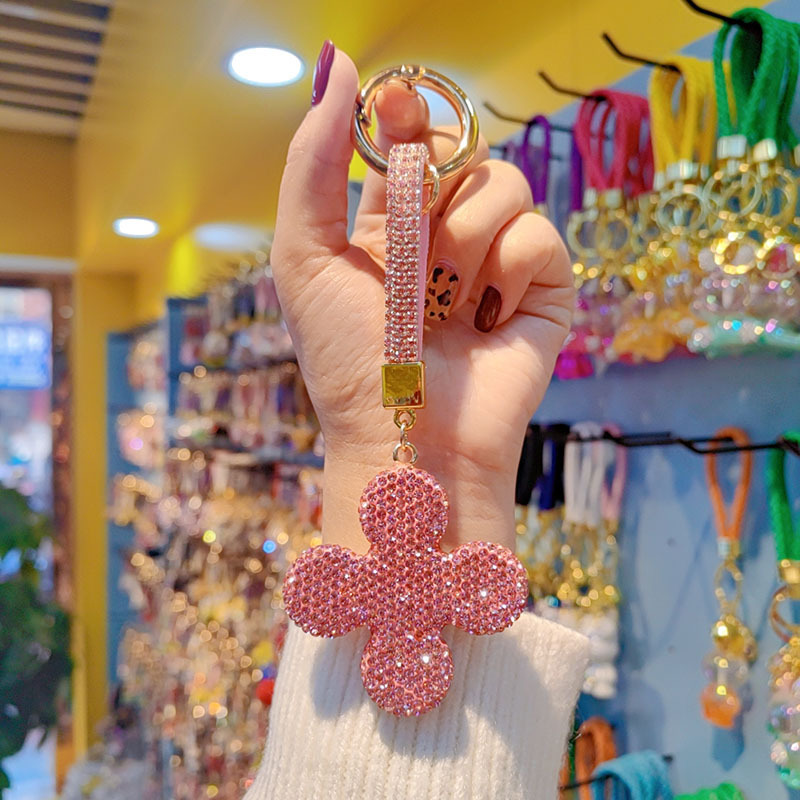 Clay rhinestone-encrusted four-leaf clover car chain ring keychain pendant couple bag charm small gift wholesale
