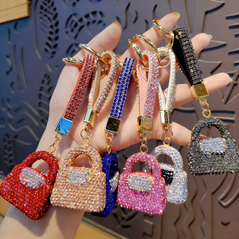 Rhinestone-encrusted keychains for bags, car gifts, key lanyards, couple bag charms, keychains, and small gifts