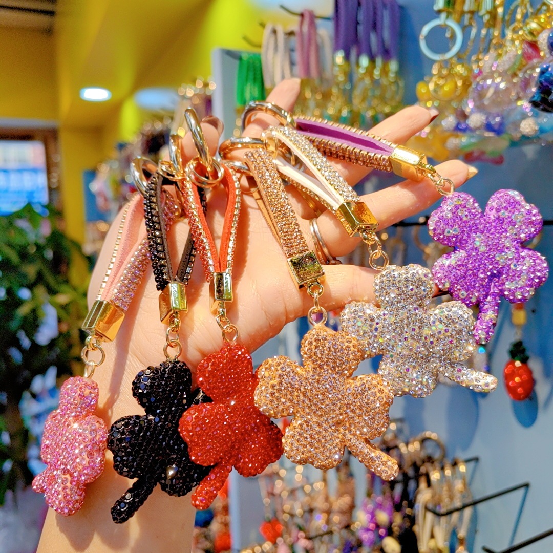 Clay full-diamond four-leaf clover car chain ring keychain pendant couple bag charm small gift wholesale