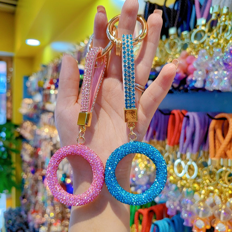 Clay rhinestone-encrusted circle car chain ring lanyard keychain pendant couple bag charm small gift wholesale
