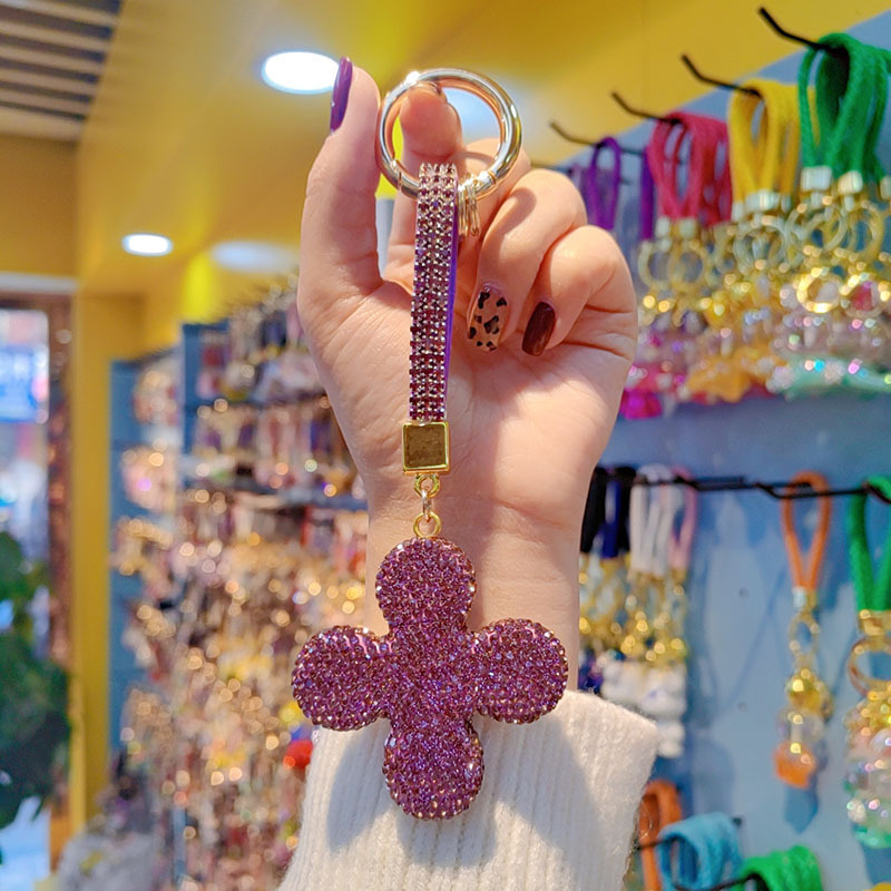 Clay rhinestone-encrusted four-leaf clover car chain ring keychain pendant couple bag charm small gift wholesale