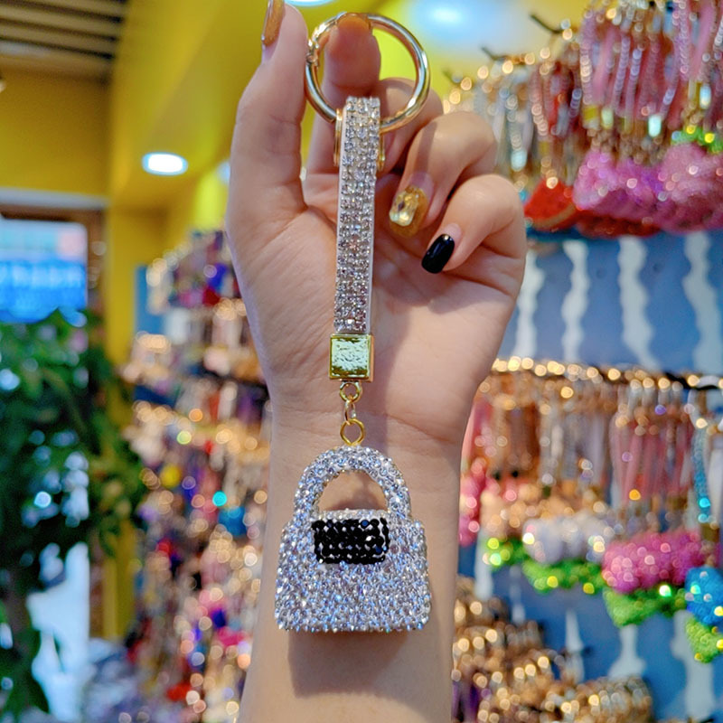 Rhinestone-encrusted keychains for bags, car gifts, key lanyards, couple bag charms, keychains, and small gifts