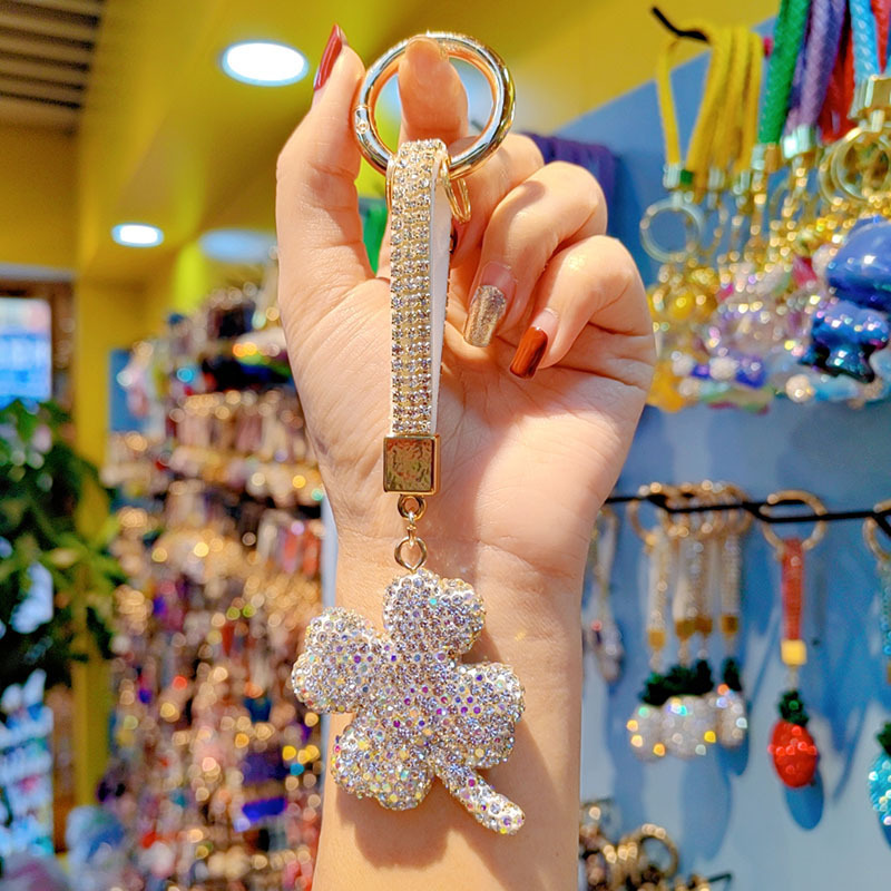 Clay full-diamond four-leaf clover car chain ring keychain pendant couple bag charm small gift wholesale