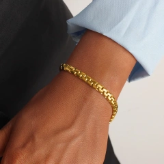 Noticeable Hip Hop Bracelet Womens Mans Couples 18K Gold Plated Waterproof Stainless Steel for Daily YF8005