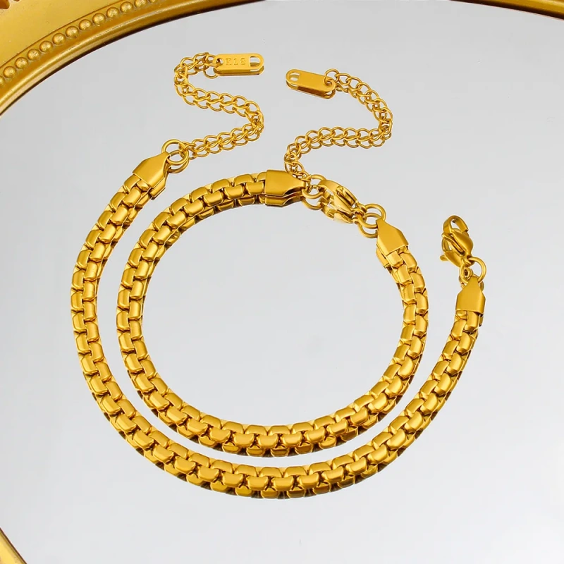 Noticeable Hip Hop Bracelet Womens Mans Couples 18K Gold Plated Waterproof Stainless Steel for Daily YF8005