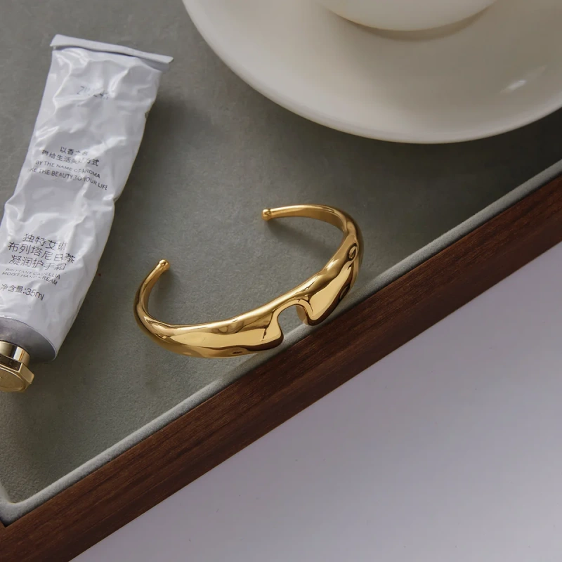 Stainless Steel Waterproof Jewelry 18K Gold Plated Irregular Hammered Notched Design Open Women Bracelet YF6640