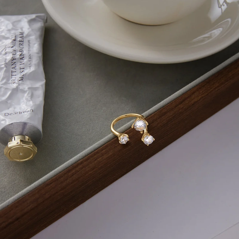Waterproof Stainless Steel 18K Gold Plated Hypoallergenic Claw Set Three Zircons Women Open Ring YF6643
