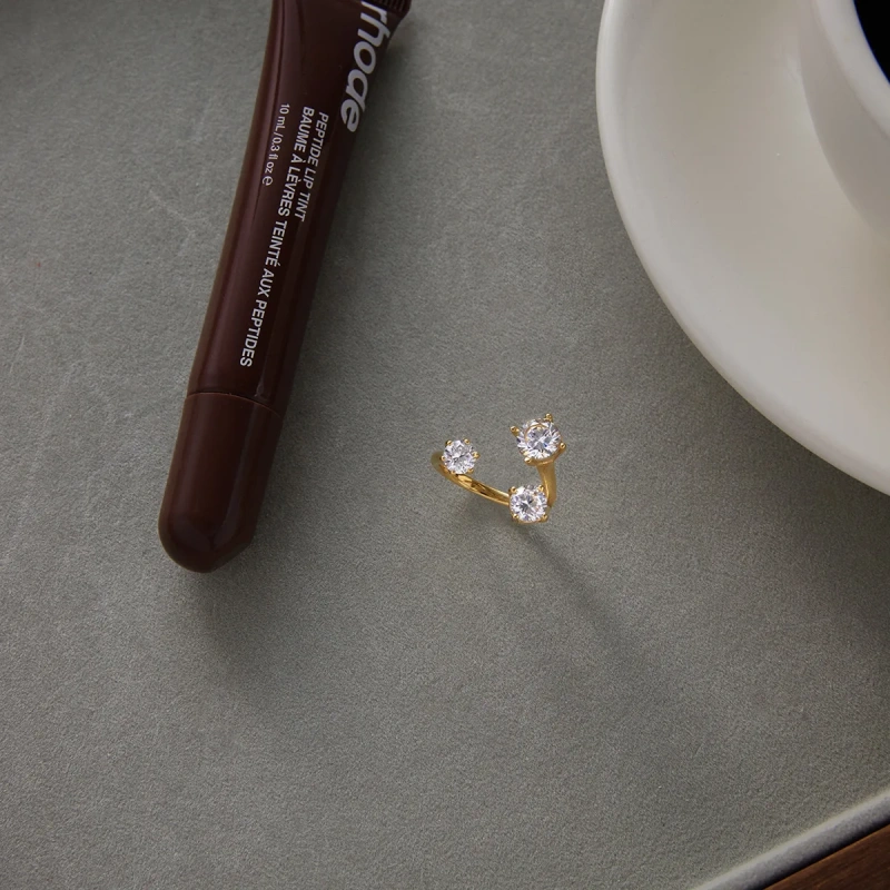 Waterproof Stainless Steel 18K Gold Plated Hypoallergenic Claw Set Three Zircons Women Open Ring YF6643