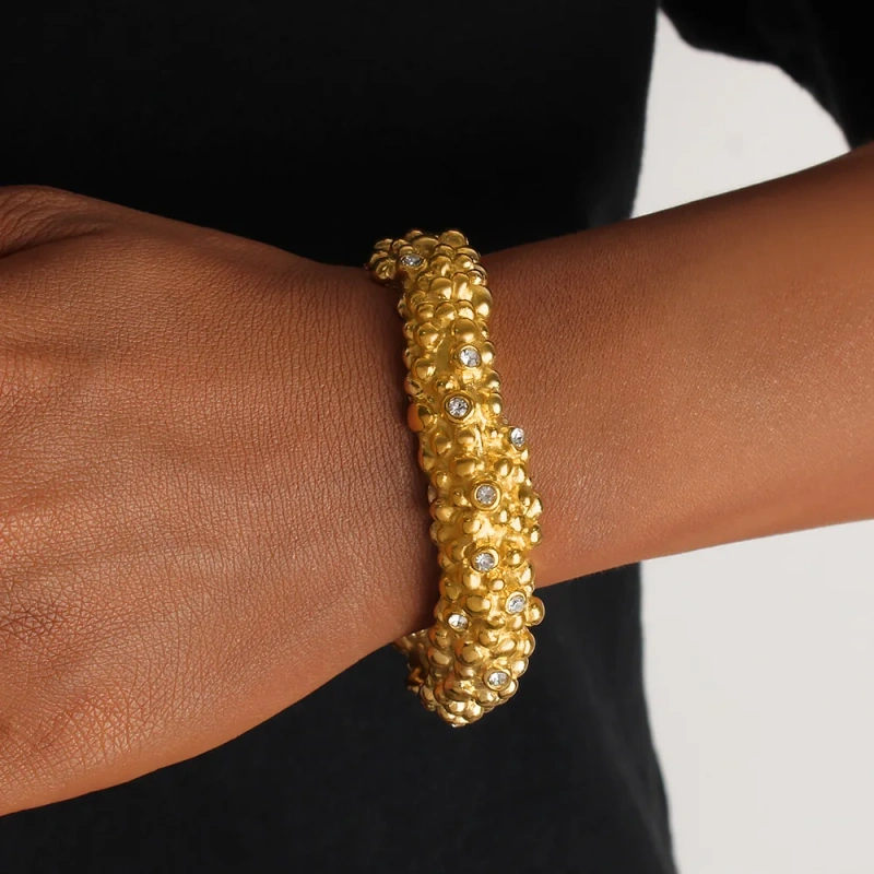 Exquisite Punk Bracelet 18k Stainless Steel Waterproof Crimped Textured Textured Open Bracelet for Couples YF8006