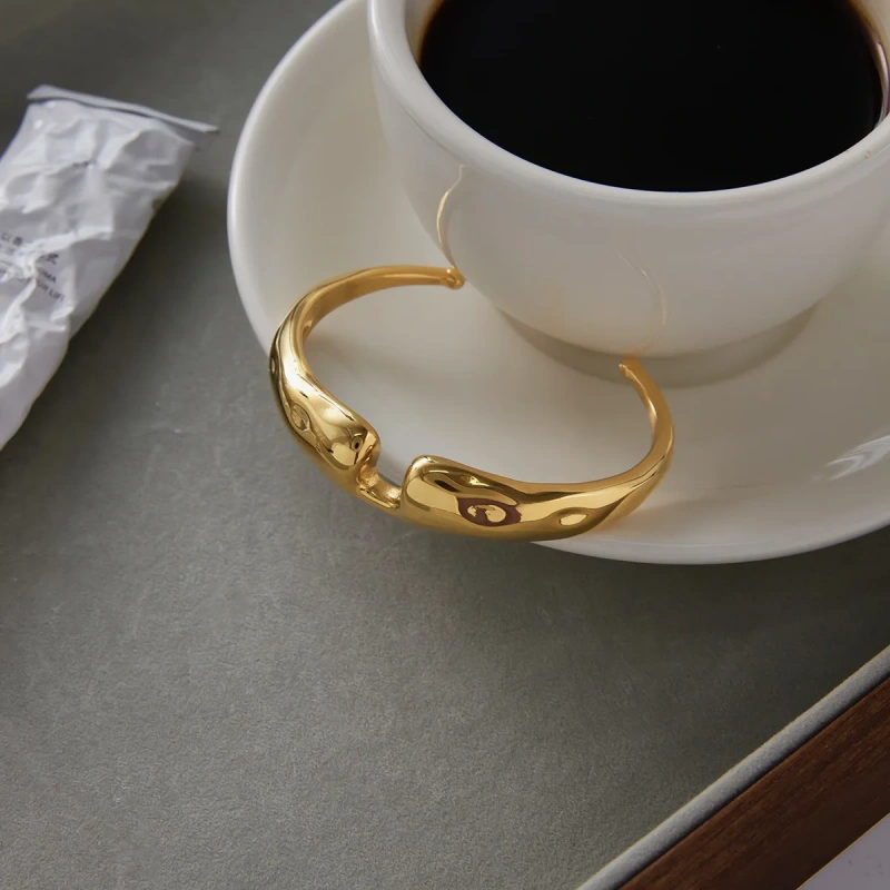 Stainless Steel Waterproof Jewelry 18K Gold Plated Irregular Hammered Notched Design Open Women Bracelet YF6640