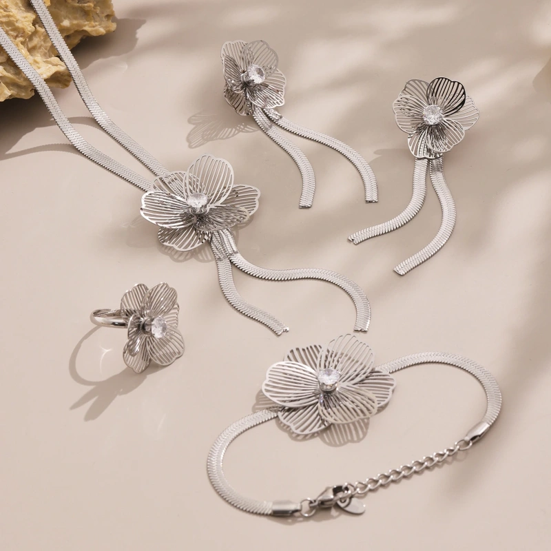 Exquisite Flower Jewelry Set with Necklace Bracelet  Ring Earrings 18k Gold Plated  Waterproof Stainless Steel for Gift YF8007
