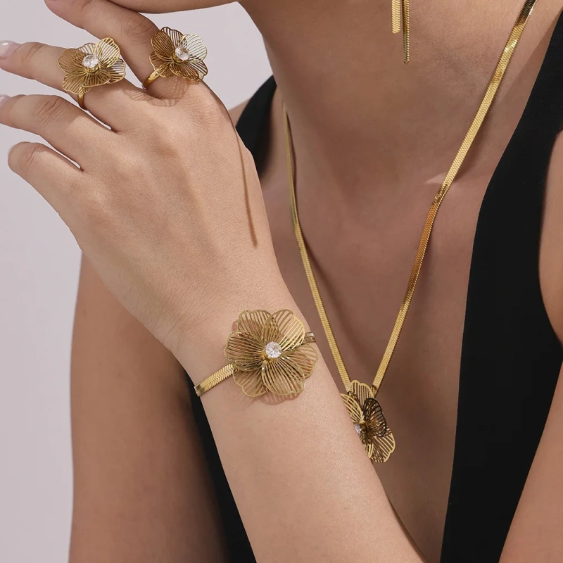 Exquisite Flower Jewelry Set with Necklace Bracelet  Ring Earrings 18k Gold Plated  Waterproof Stainless Steel for Gift YF8007