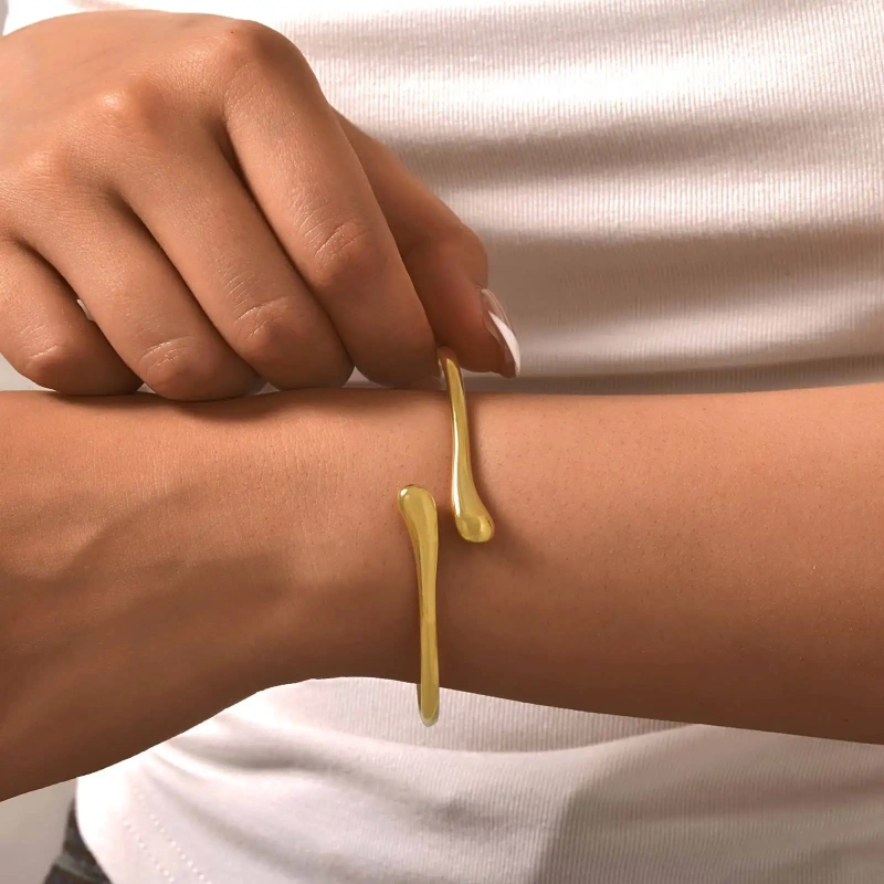 Stylish Design Gold Glossy Bracelet Water Drop Opening Bracelet 18K Gold Plated Waterproof Stainless Steel YF8136