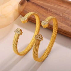 Textured Goose Throat Stretch Zircon Bracelet for Women 18K Gold Plated Waterproof Stainless Steel YF8116