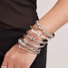 Best Selling Durable Bracelet 18K Gold Plated Waterproof Stainless Steel Bracelet Jewelry Womens with Safety Buckle YF8020