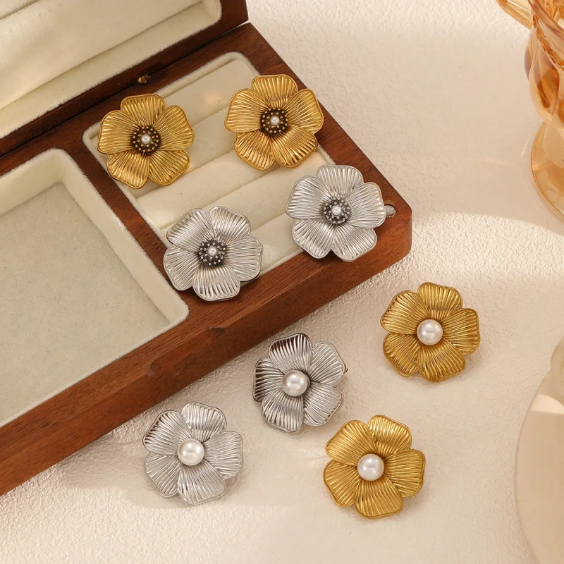 Ins Exquisite Flower Pearl Stud Earrings Womens 18K Gold Plated Waterproof Stainless Steel Earrings for Daily YF2028
