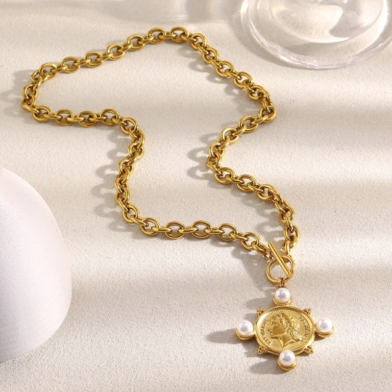 18K Gold Plated Waterproof Stainless Steel Coin Pendant Necklace Pearl Embellishment Engraved Queen Portrait Jewelry YF8001