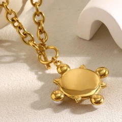 18K Gold Plated Waterproof Stainless Steel Coin Pendant Necklace Pearl Embellishment Engraved Queen Portrait Jewelry YF8001