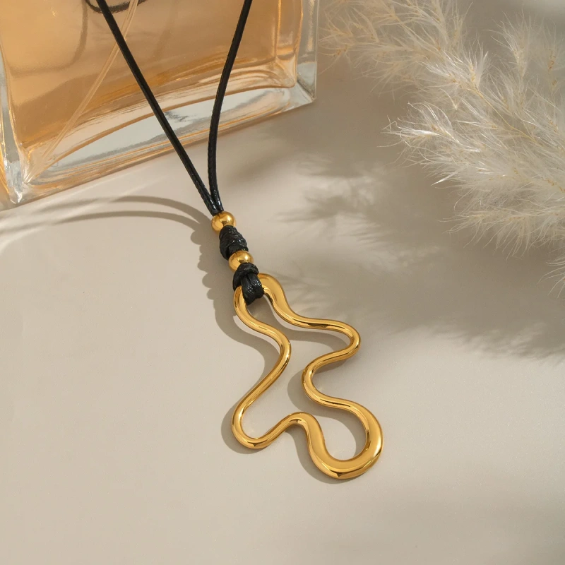 Exaggerated Personality Irregular Pendant Leather Rope Necklace Girls 18K Gold Plated Waterproof Stainless Steel YF8197