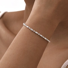Simple and Stylish Stainless Steel Melee Bracelet 18K Gold Plated Waterproof Stainless Steel YF8155