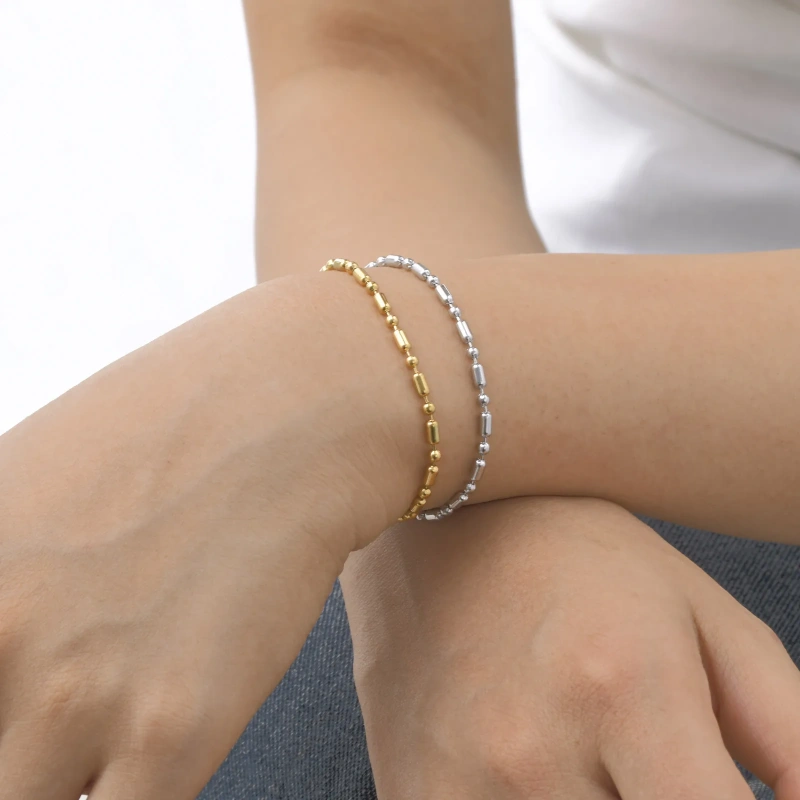 Simple and Stylish Stainless Steel Melee Bracelet 18K Gold Plated Waterproof Stainless Steel YF8155
