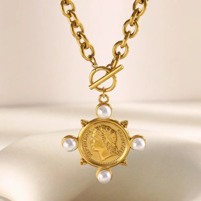 18K Gold Plated Waterproof Stainless Steel Coin Pendant Necklace Pearl Embellishment Engraved Queen Portrait Jewelry YF8001