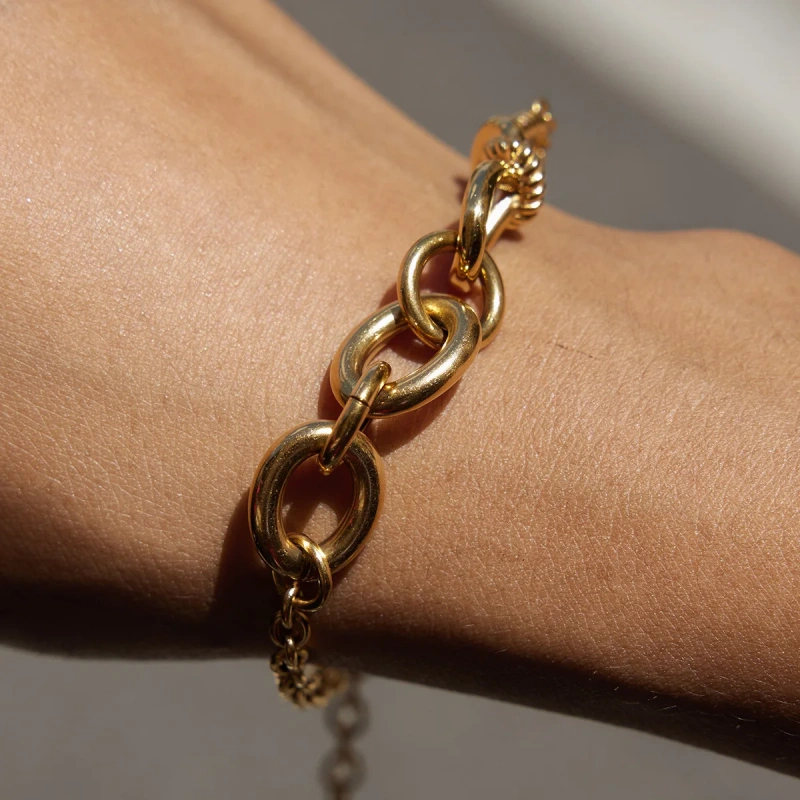New Stainless Steel Design Waterproof Jewelry 18K Gold Plated Two Tone Line Knot Hypoallergenic Bracelet YF6631