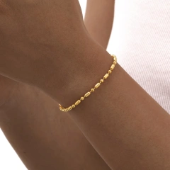 Simple and Stylish Stainless Steel Melee Bracelet 18K Gold Plated Waterproof Stainless Steel YF8155