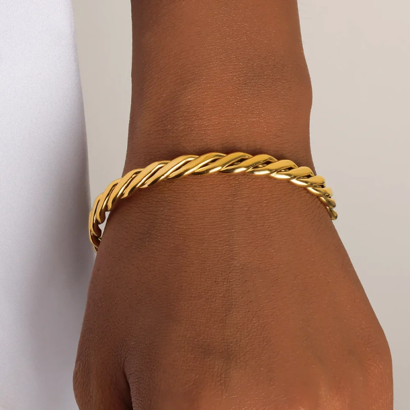 Niche High End C Shaped Opening Bracelet 6mm Twist Bracelet 18K Gold Plated Waterproof Stainless Steel YF8212