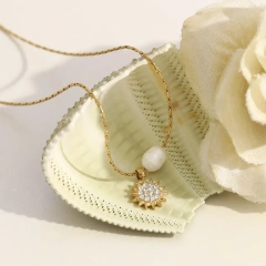 INS Style Natural Freshwater Pearl Necklace with Sunflower for Women 18K Gold Plated Waterproof Stainless Steel YF8327
