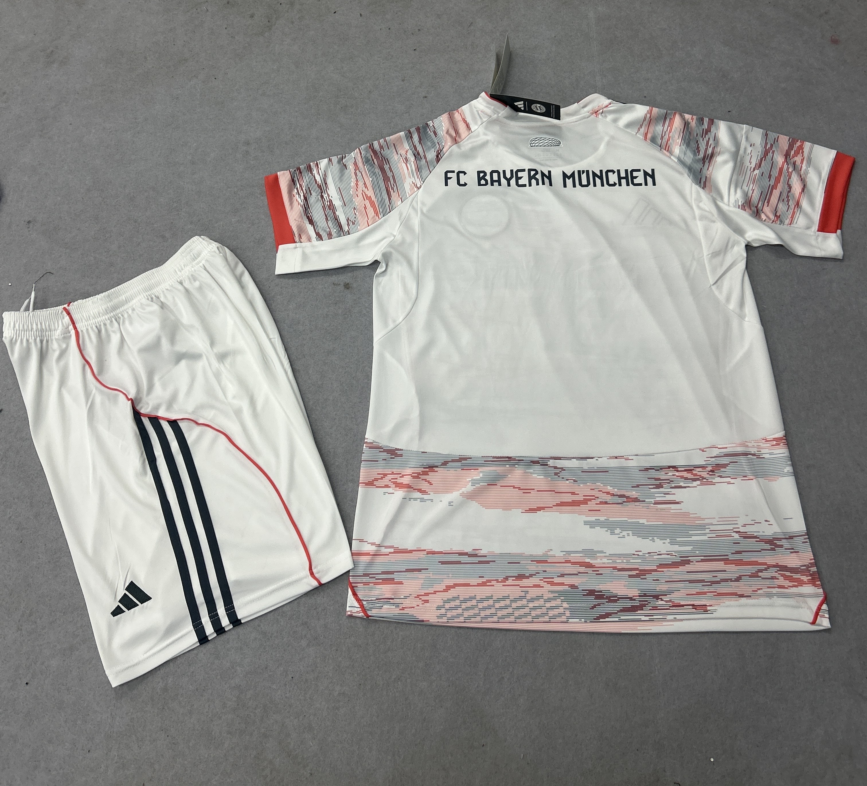 2526 Bayern Munich Away