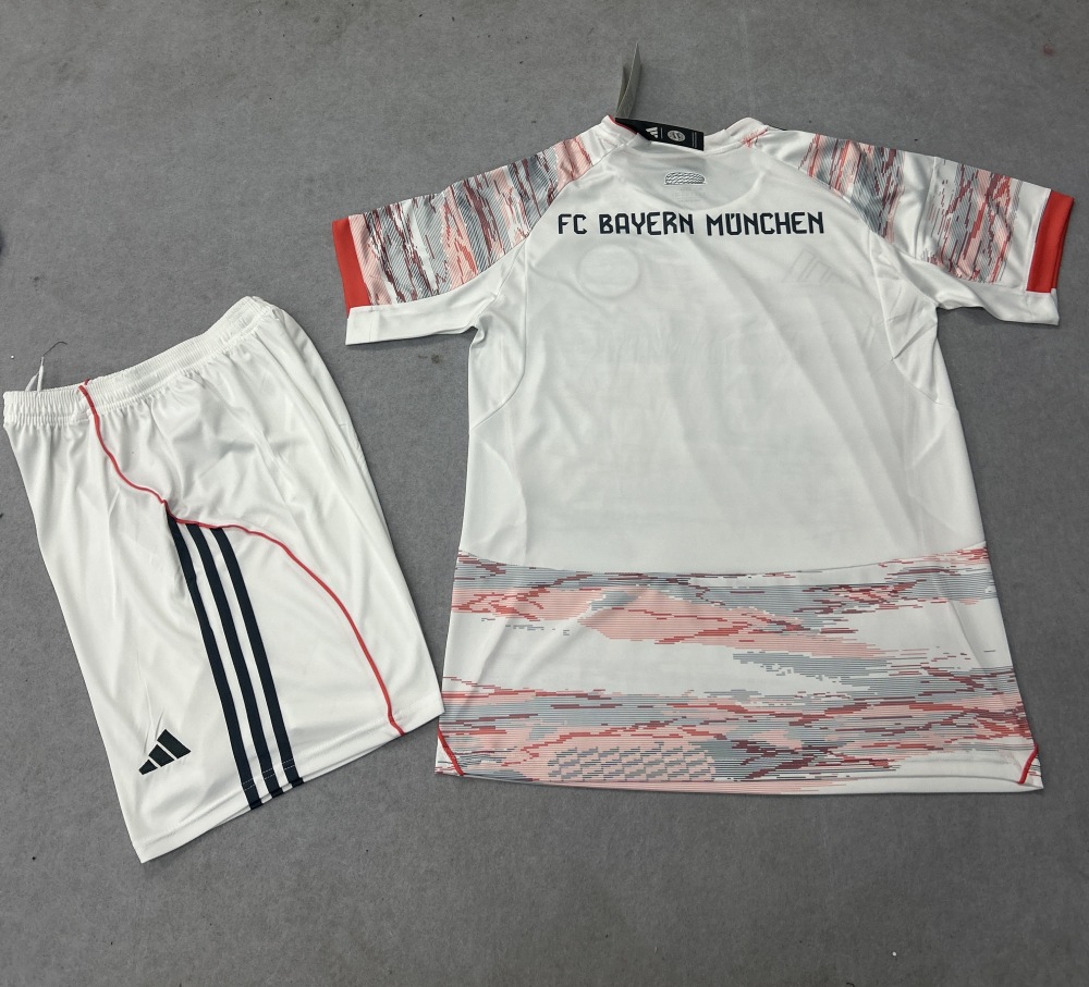 2526 Bayern Munich Away