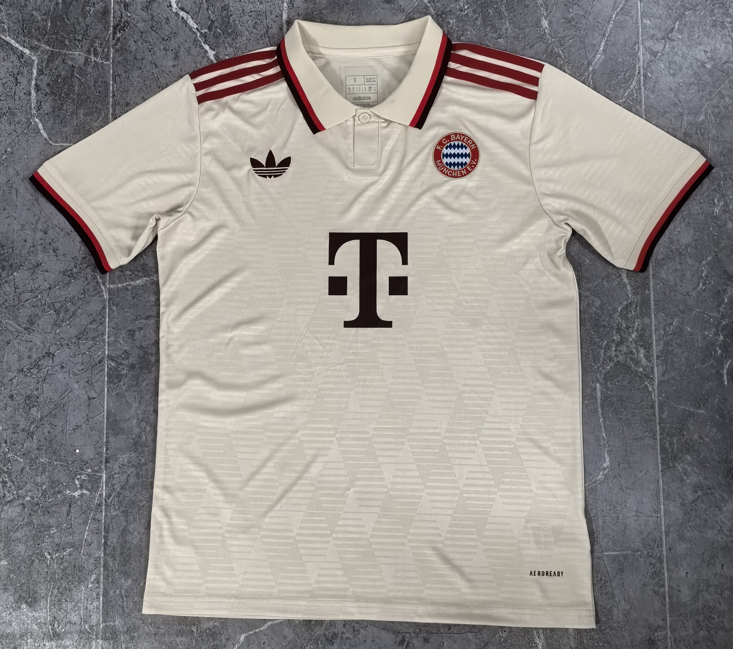 24-25 Bayern Munich Second Away