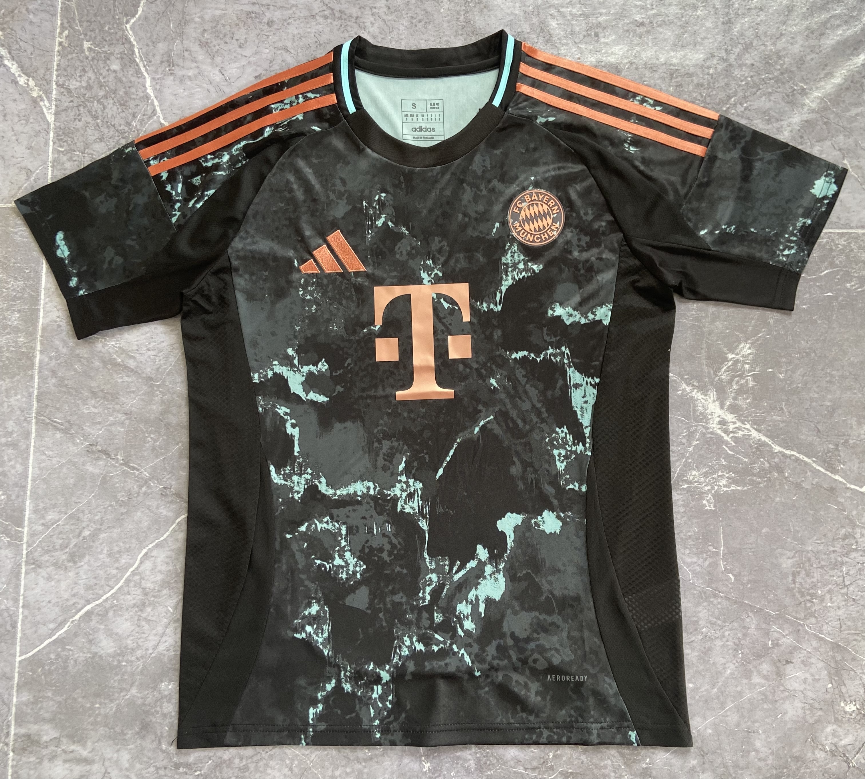 24-25 Bayern Munich Away