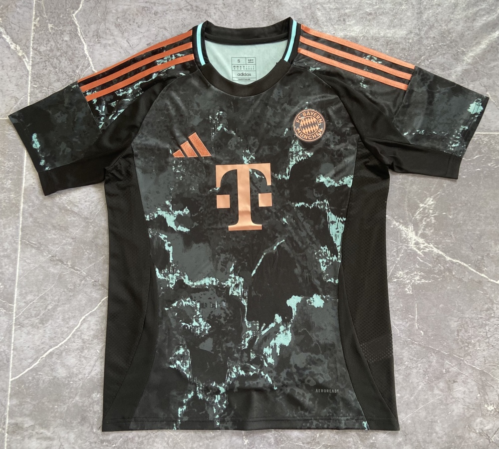 24-25 Bayern Munich Away