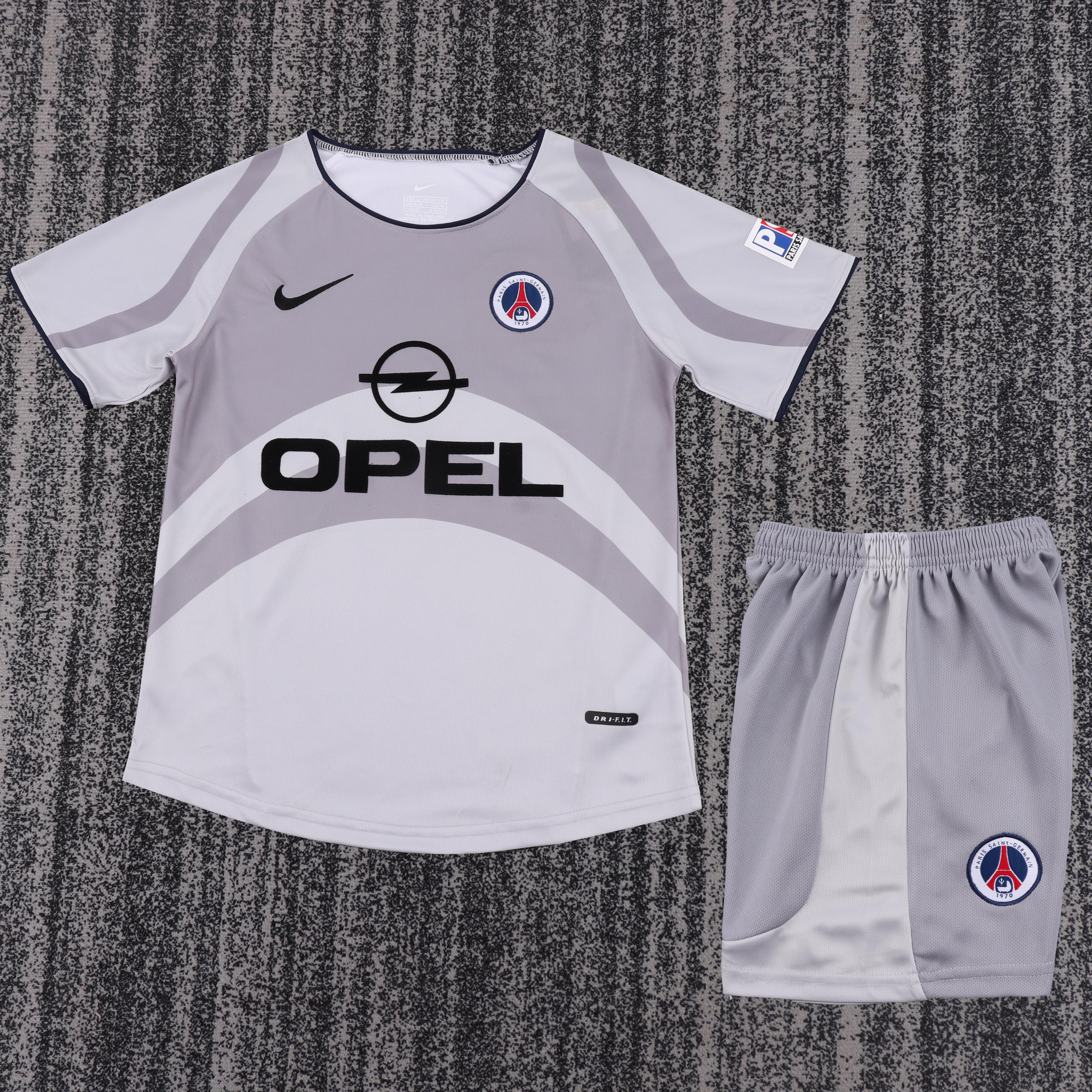 2001-02 PSG Away