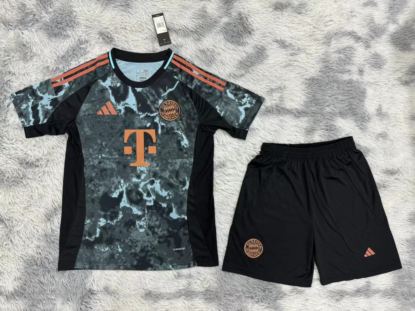 24-25 Bayern Munich Away