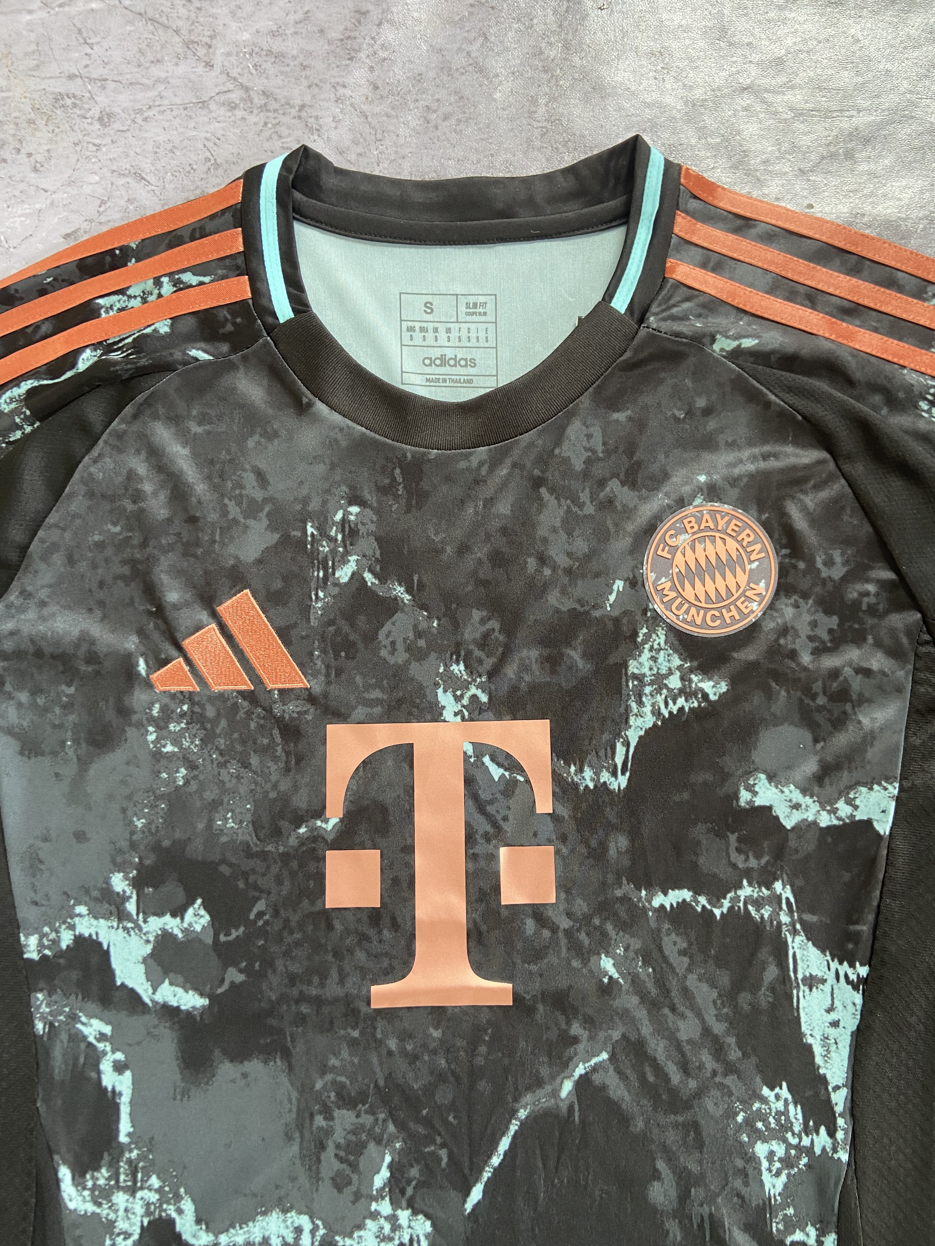 24-25 Bayern Munich Away