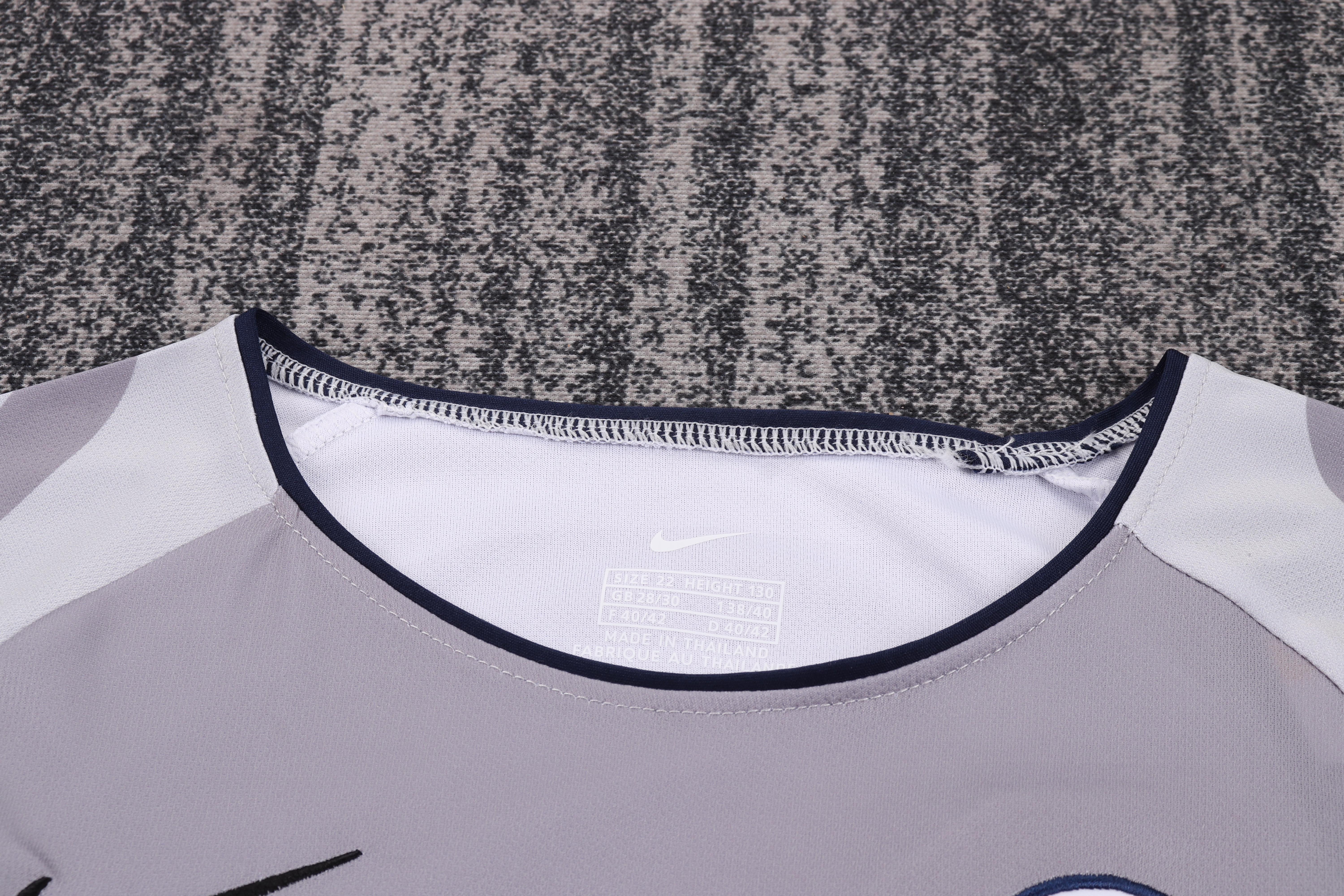 2001-02 PSG Away