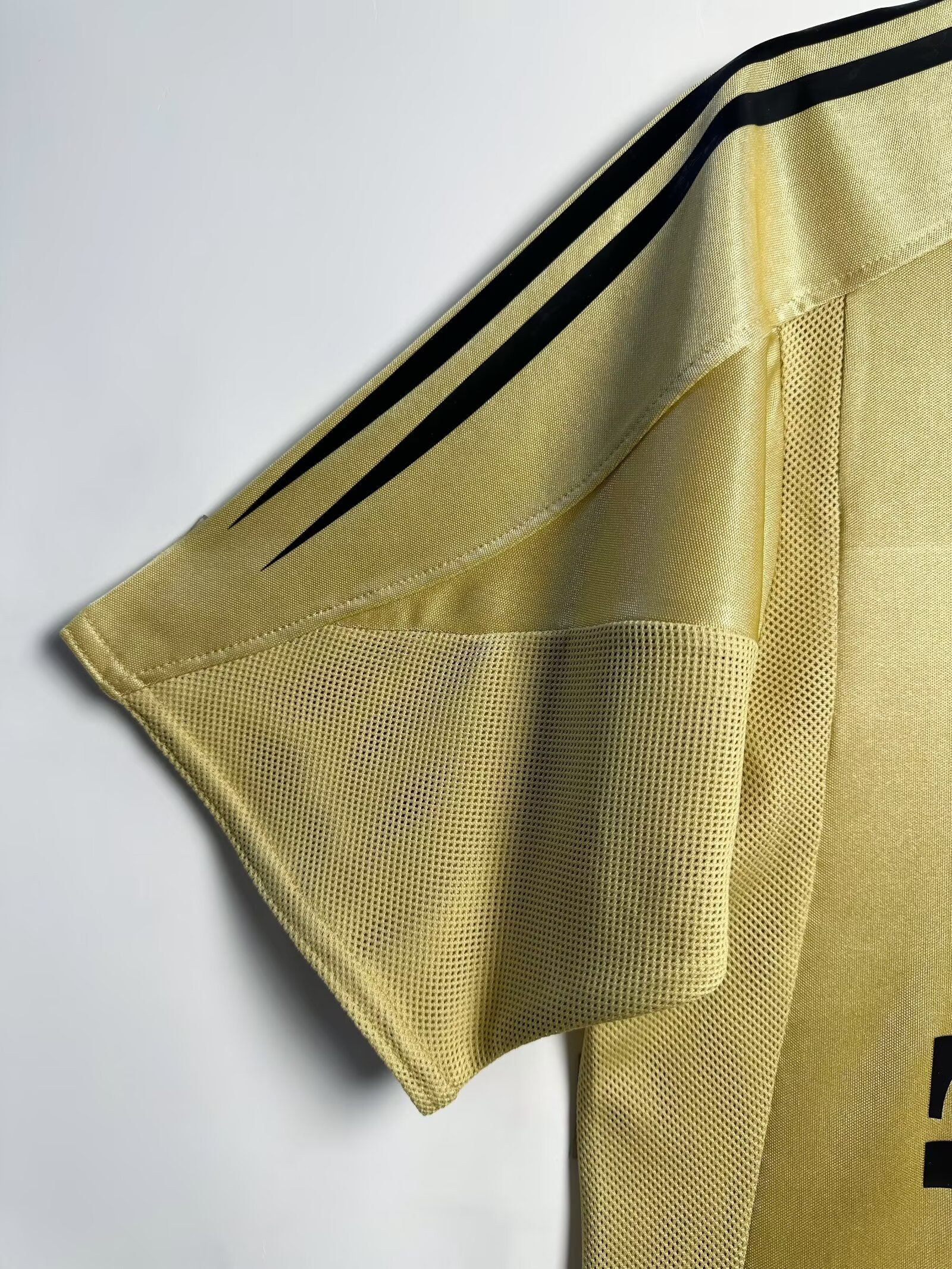 2003-04 Bayern Munich Away