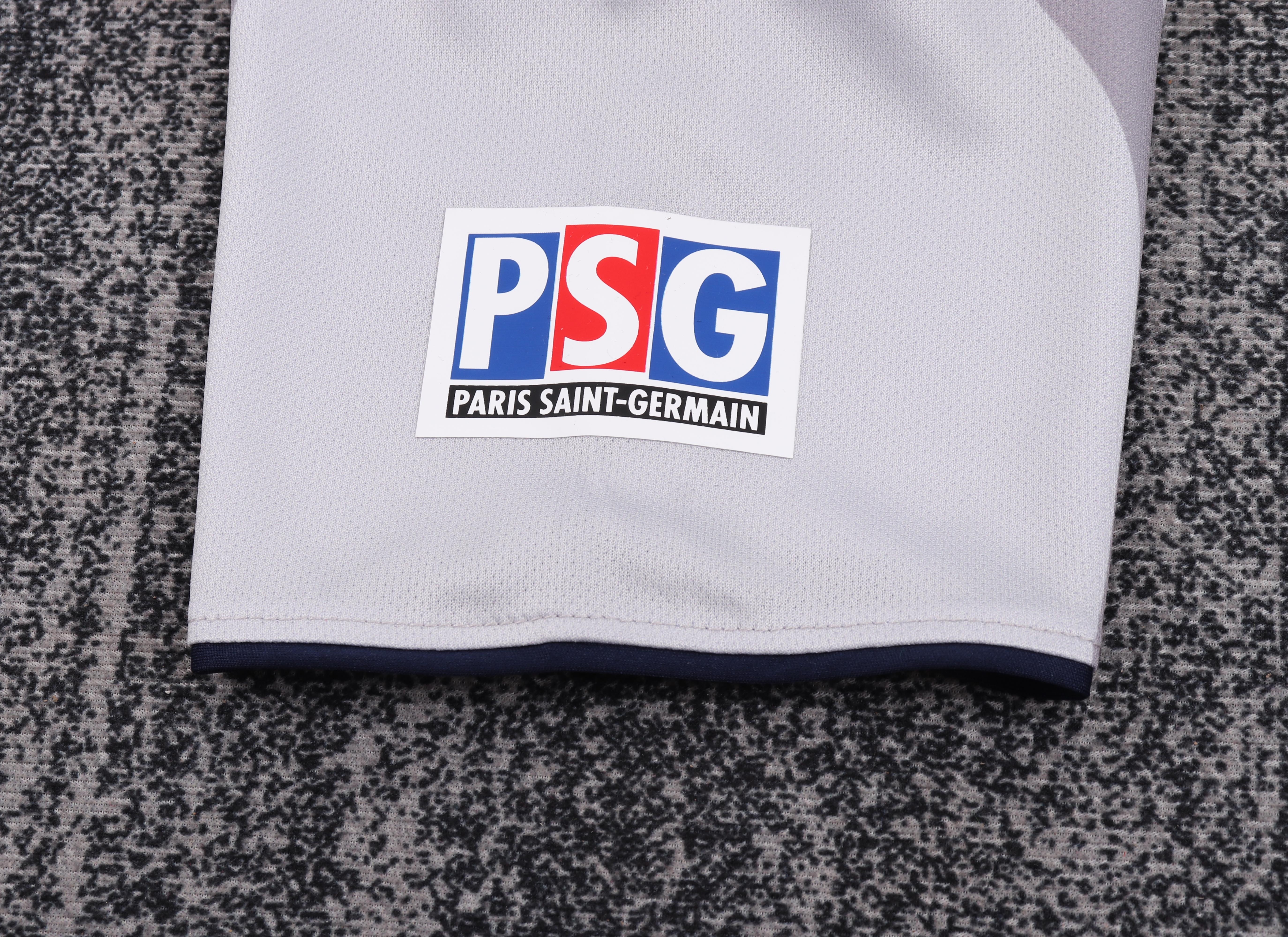 2001-02 PSG Away