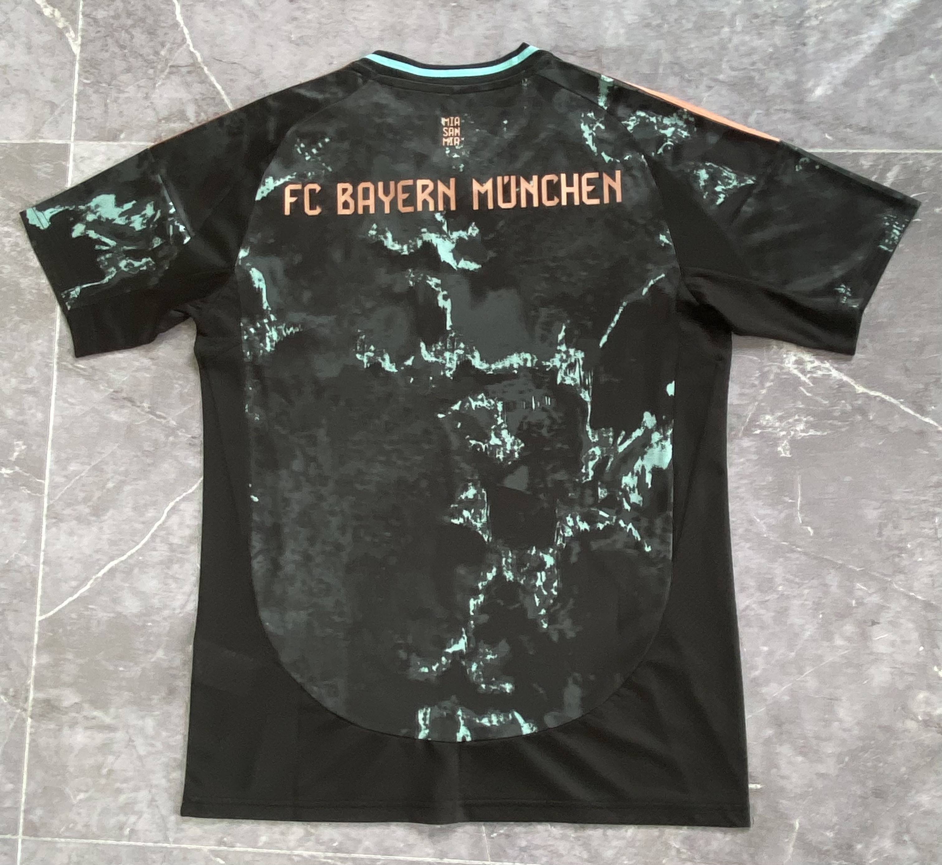 24-25 Bayern Munich Away