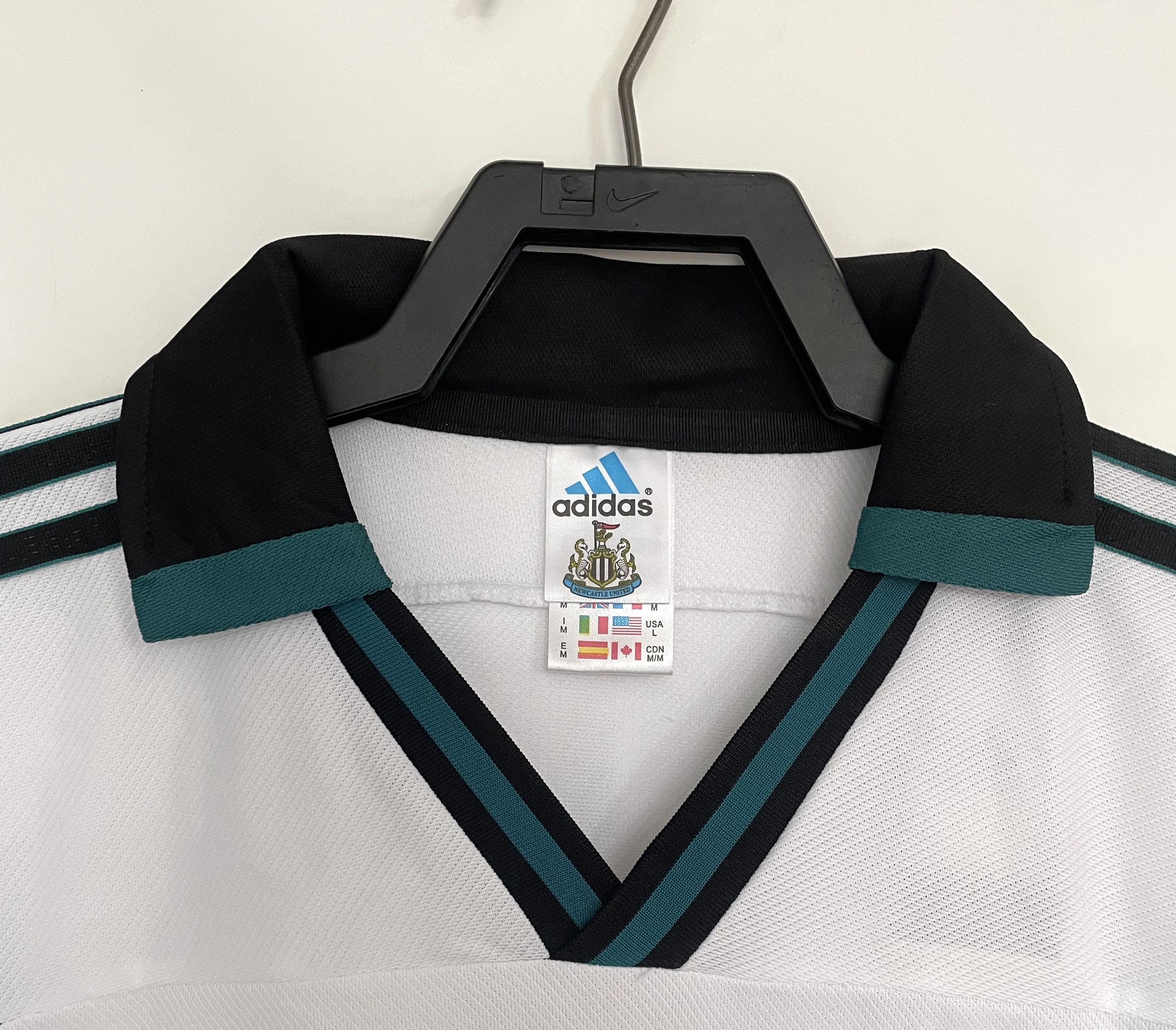 1999-00Newcastle Away