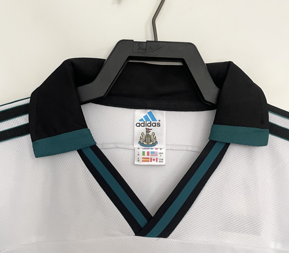 1999-00Newcastle Away