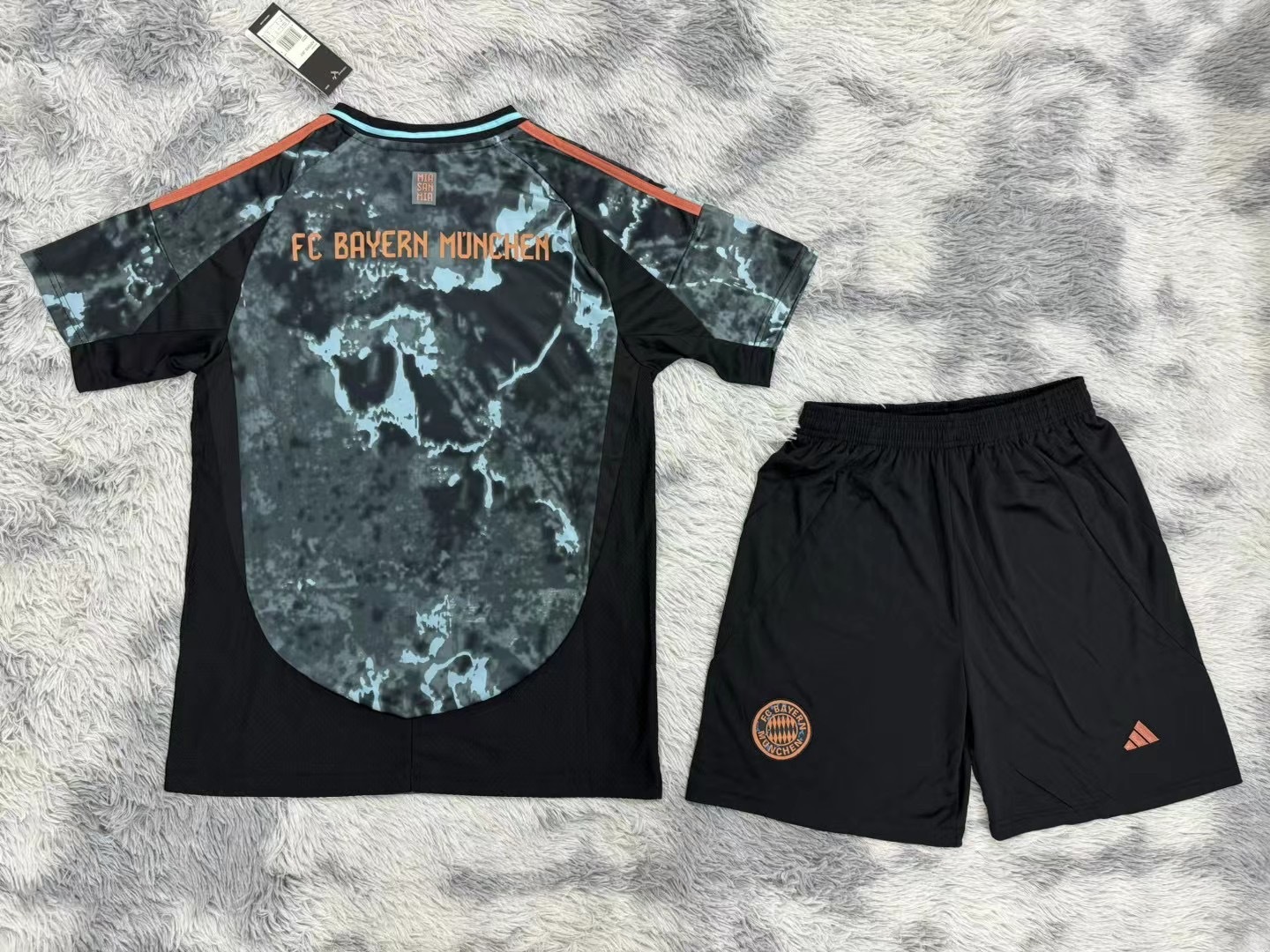 24-25 Bayern Munich Away