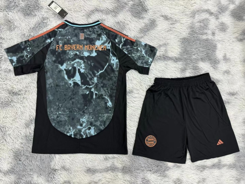 24-25 Bayern Munich Away