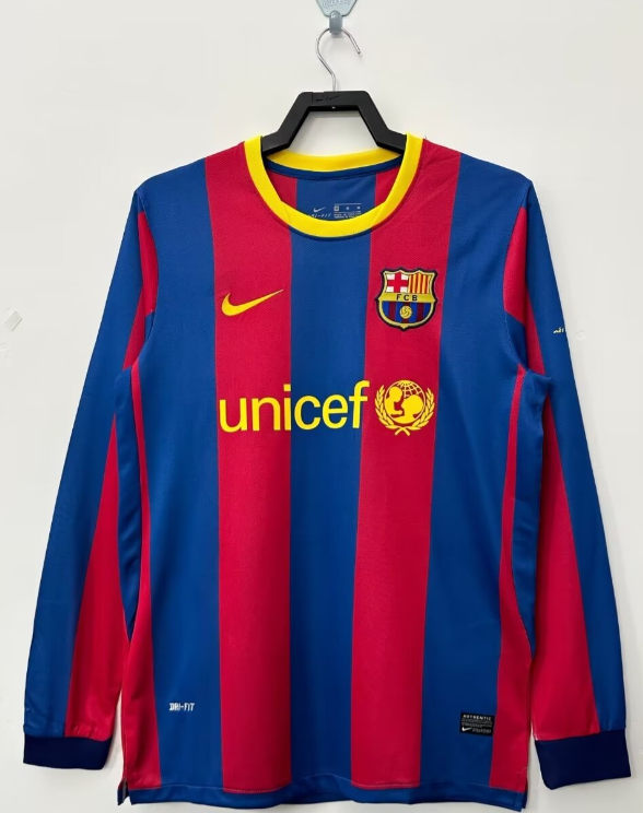 2010-11 Barcelona home uniform with long sleeves